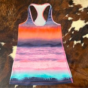 ⭐️LULULEMON top SZ 8 LIKE NEW